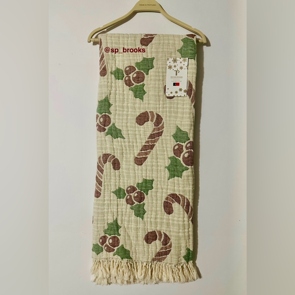 🎁Texteis Penedo Throw Blanket - Candy Cane and Holly Christmas Holiday Throw